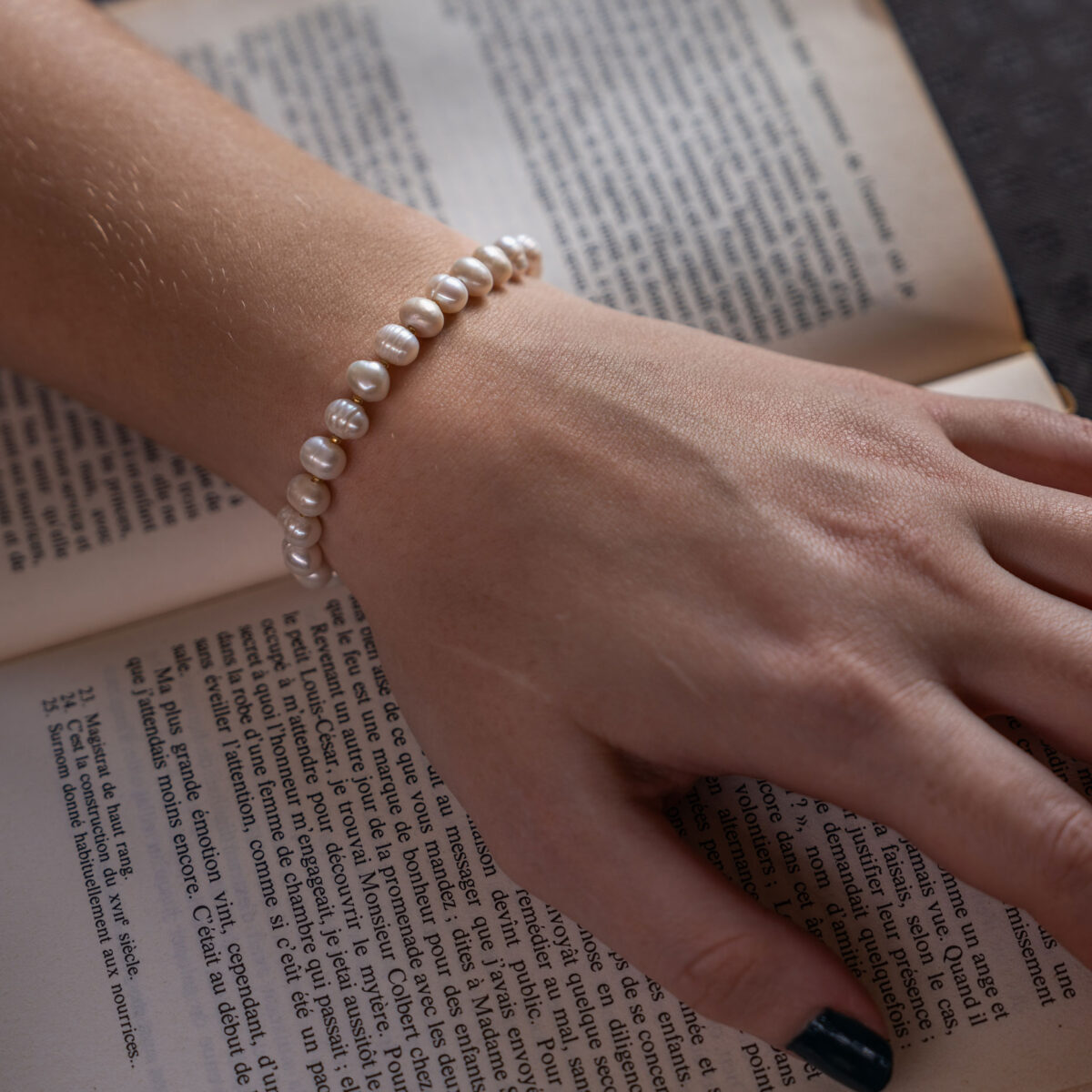 Bracelets_grandesperlesblanches_Shooting